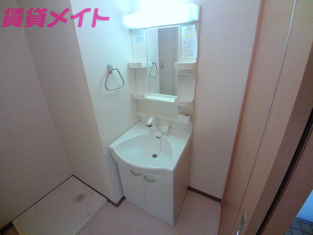 洗面設備　洗面所同物件別部屋の写真