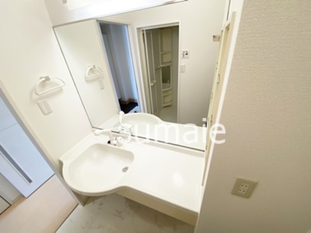 洗面設備　大きな鏡の洗面台☆