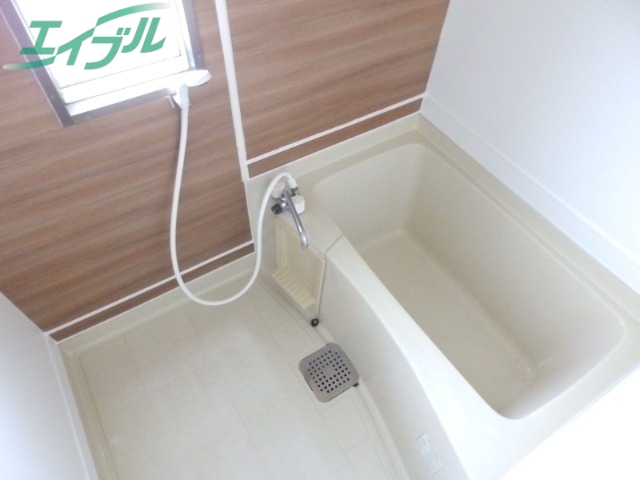 バス・シャワールーム　バス同型別部屋のお写真です