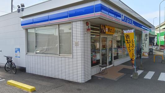 コンビニ　ローソン松島インター店（コンビニ）まで323m