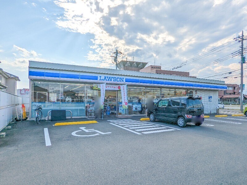 コンビニ　ローソン前橋上新田町店（コンビニ）まで682m
