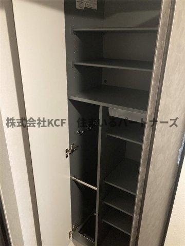 玄関　収納もある玄関です