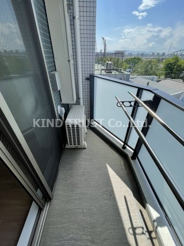 バルコニー　開放的で明るい空間を演出してくれるバルコニーです