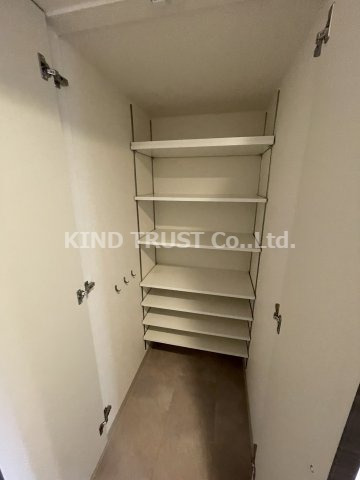 玄関　収納もある玄関です