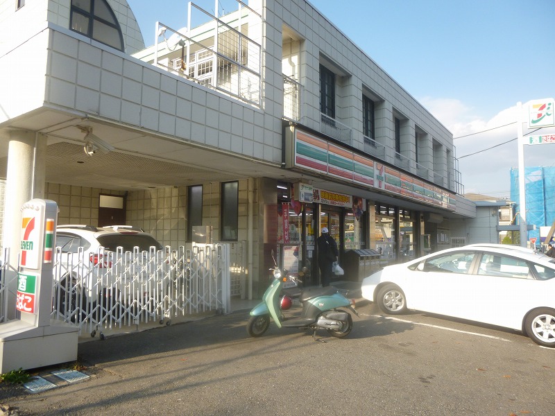 コンビニ　セブンイレブン（コンビニ）まで533m