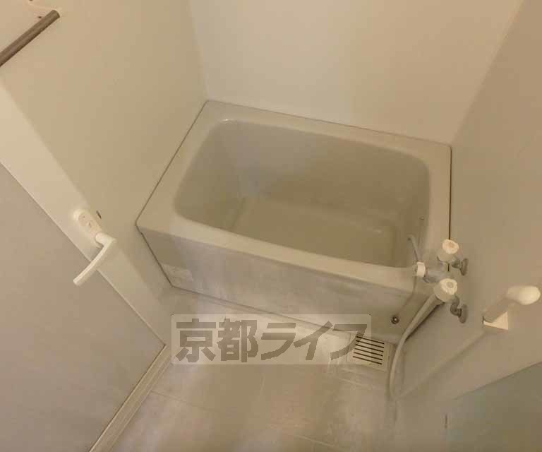 バス・シャワールーム　バスルームです