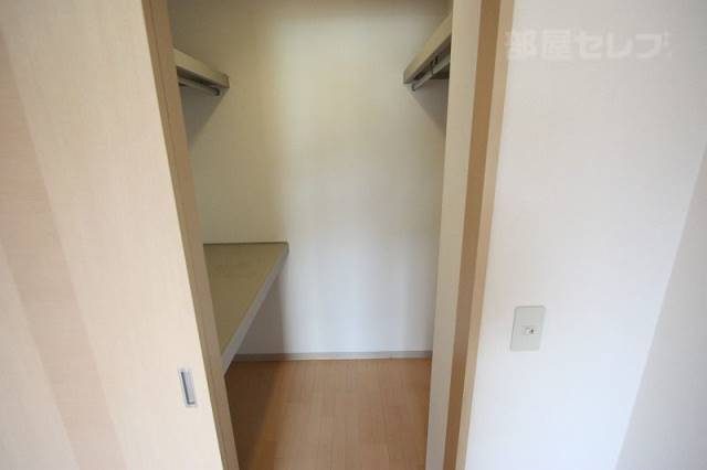 収納　収納力バツグンのウォークインクローゼットです