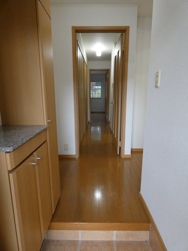 玄関　※同タイプ別居室のお写真です。