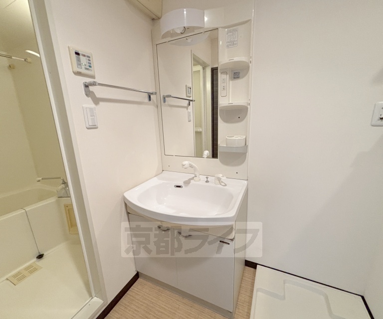 玄関　広い玄関スペース。