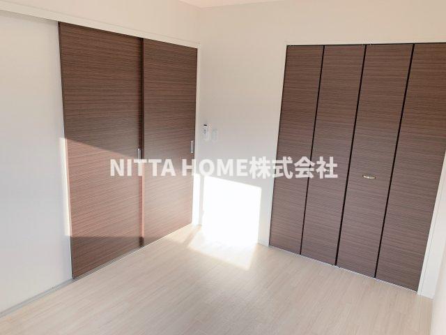 その他部屋・スペース　こちらは５．８帖の洋室です♪