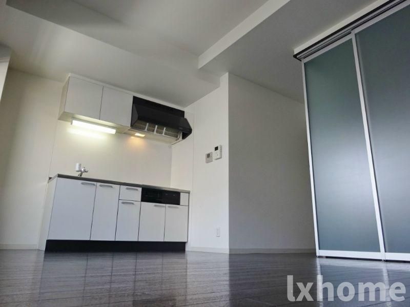 居室・リビング　こちらの居間で趣味の時間をお楽しみください