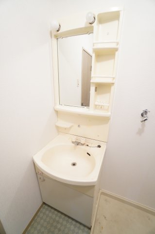 洗面設備　※同物件・反転タイプの写真です。