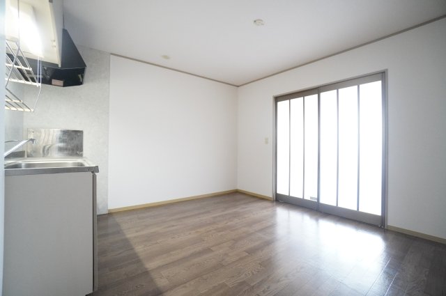 居室・リビング　※同物件・反転タイプの写真です。