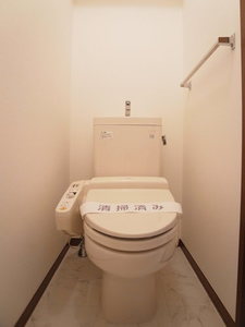 トイレ　温水洗浄便座付き♪