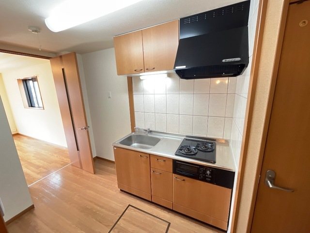 キッチン　グリル付きのシステムキッチン完備♪