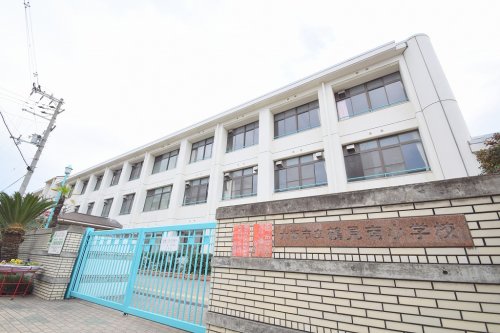 小学校　大阪市立鶴見南小学校（小学校）まで997m