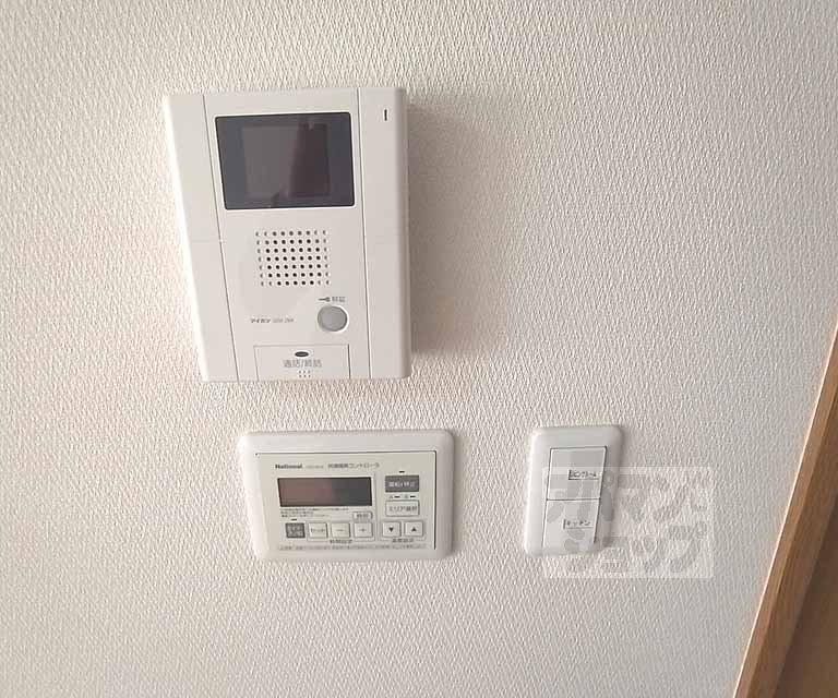 その他設備　モニター付きインターホン＆床暖房パネル