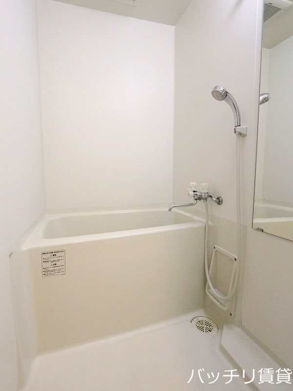 バス・シャワールーム　別号室写真の為現況を優先致します。