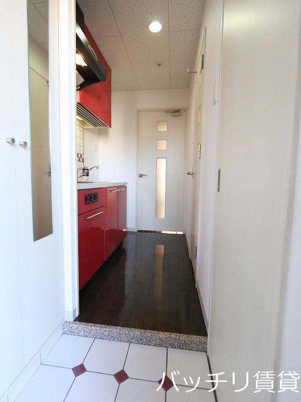 玄関　別号室写真の為現況を優先致します。