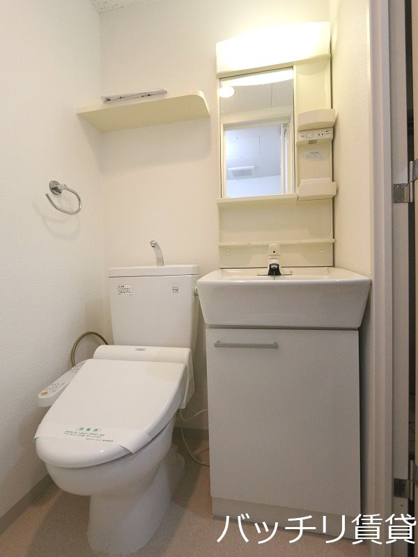 洗面設備　別号室写真の為現況を優先致します。