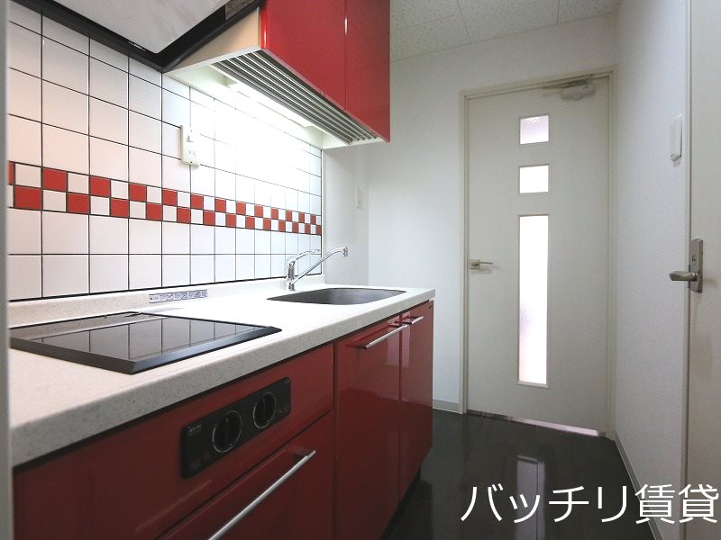 キッチン　別号室写真の為現況を優先致します。