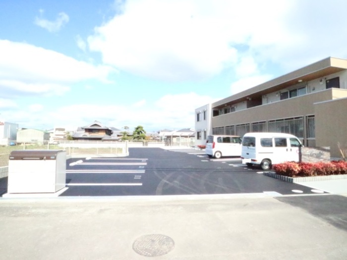 駐車場　駐車場