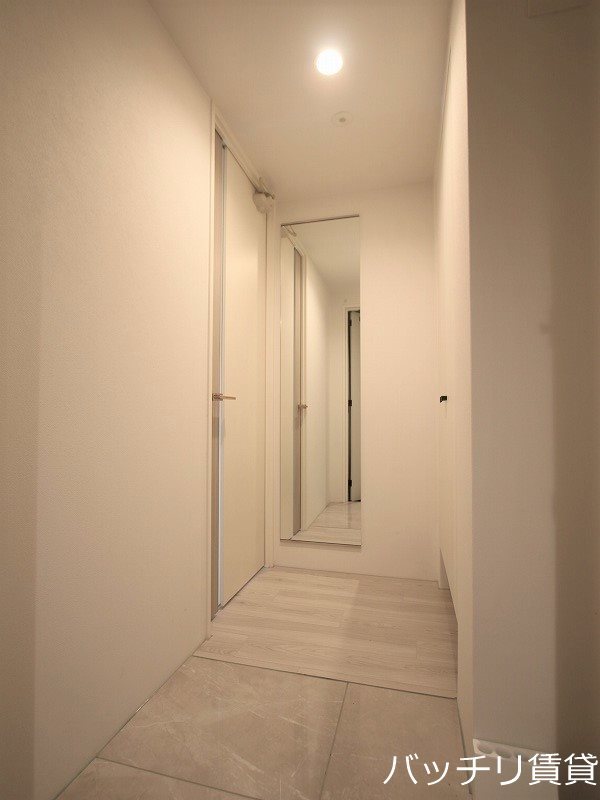 玄関　同シリーズの別号室の画像。現況を優先します。