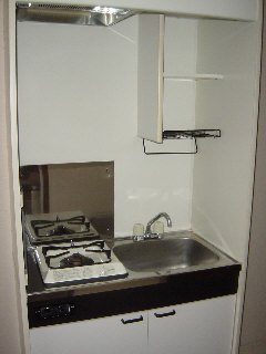 キッチン　今日は何作ります、お料理って楽しいな