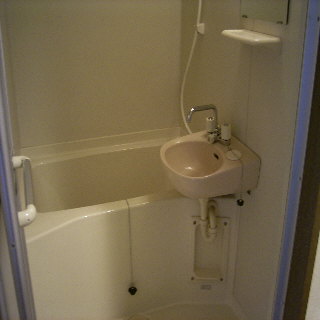 バス・シャワールーム　やっぱり浸からないと疲れが残ります