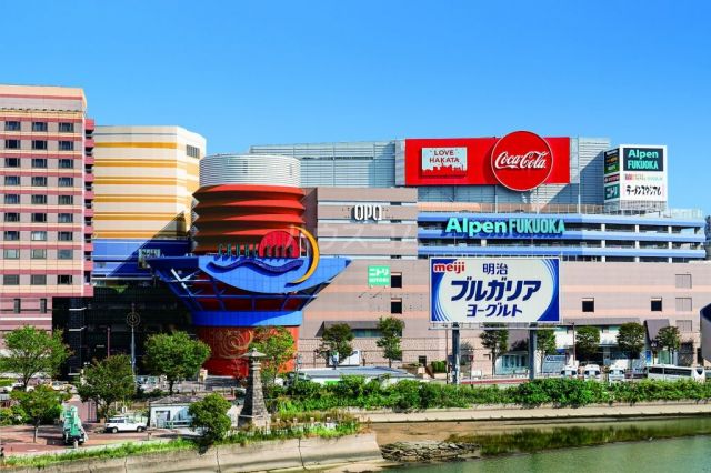 ショッピングセンター　キャナルシティ 博多（ショッピングセンター）まで429m