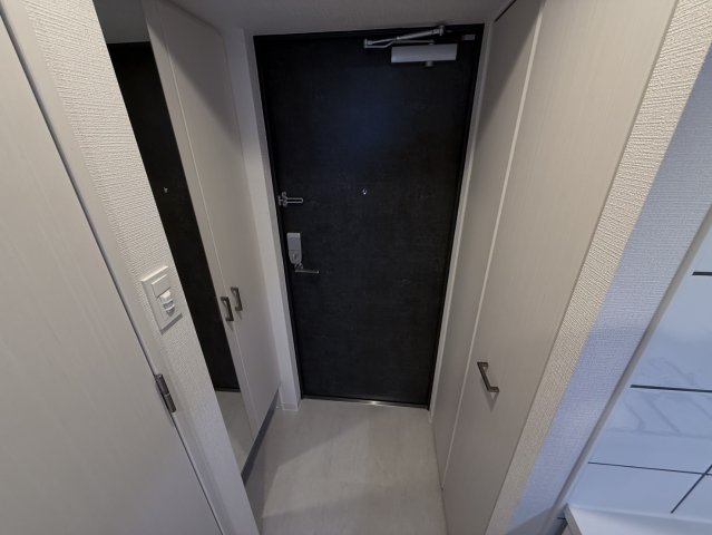 玄関　同物件別部屋写真