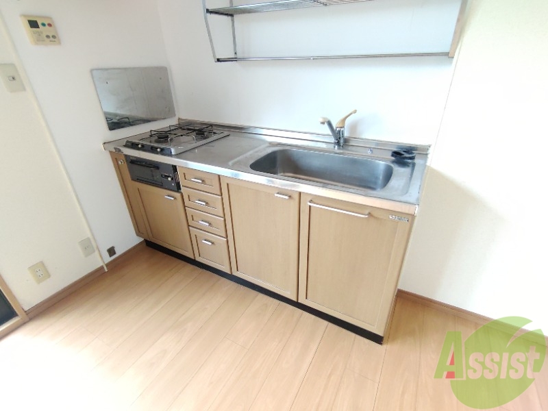 キッチン　キッチンは綺麗で調理スペースもしっかりございます。