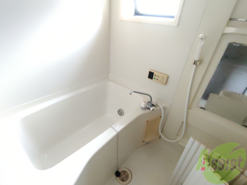 バス・シャワールーム　浴室は綺麗で追い焚きも付いて気持ちよくお過ごしいただけます。