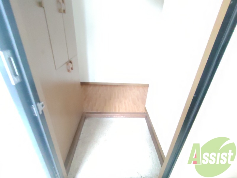 玄関　玄関からの様子です。綺麗なフローリングが広がっています。