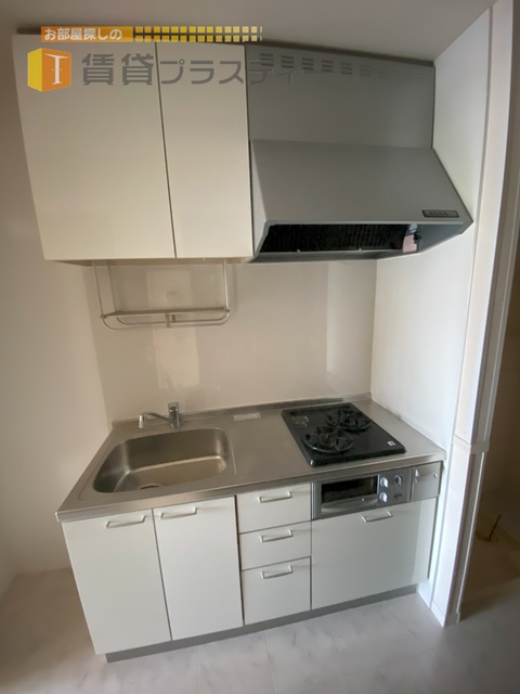 キッチン　２口コンロ付で料理は始めましょうか。。