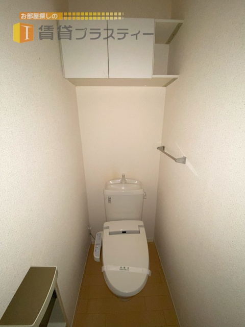 トイレ　収納棚あります
