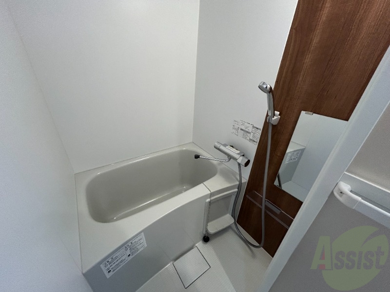 バス・シャワールーム　こちらは浴室です。浴室乾燥機能が付いています。
