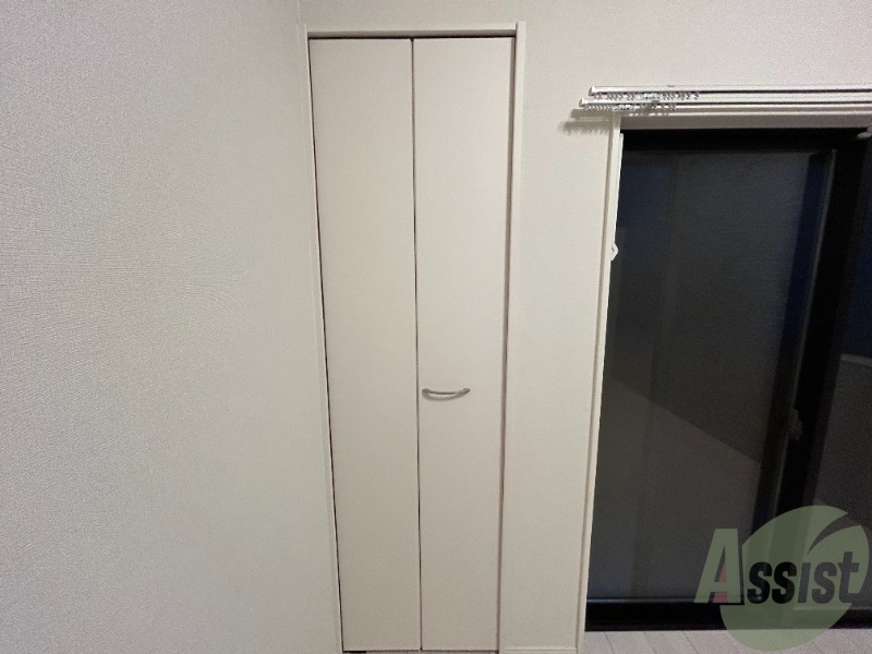 収納　６帖のリビングにはクローゼットもあります。