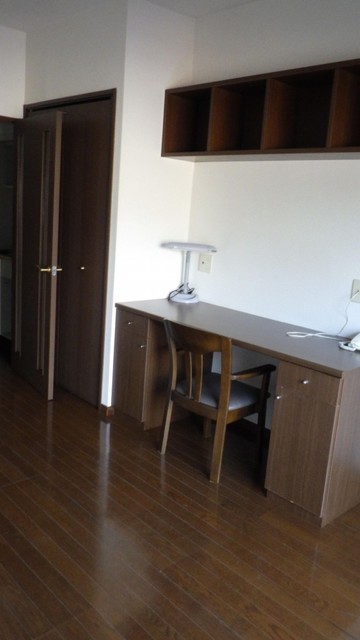 収納　【その他設備】備付けの棚・机有り（撤去不可）