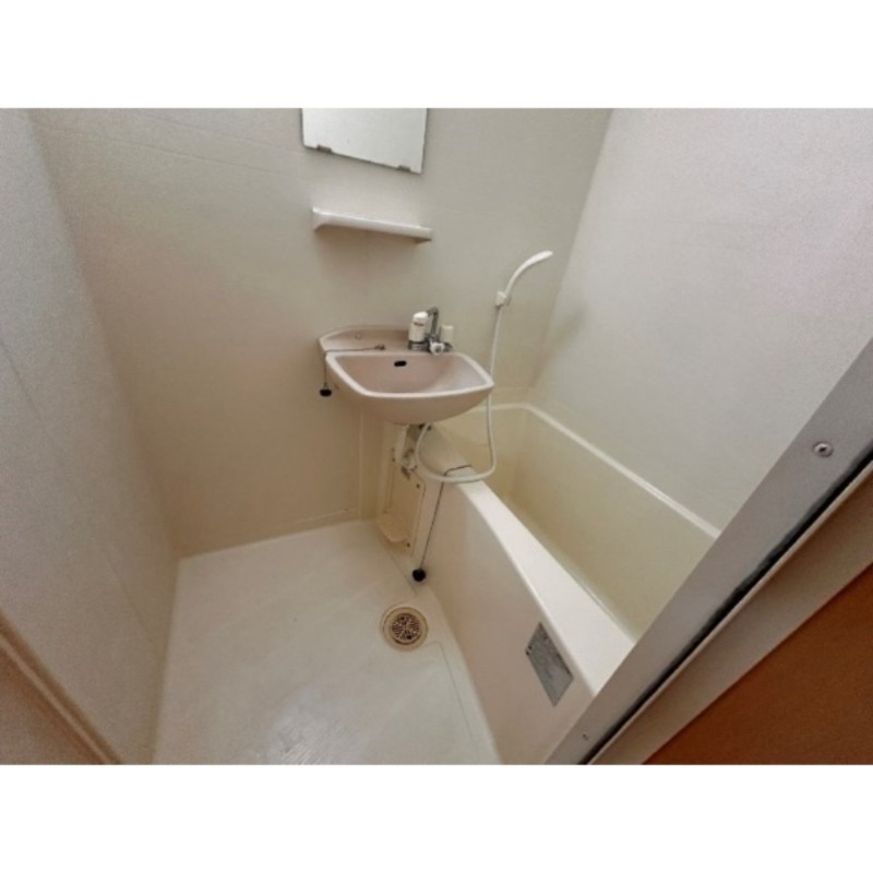 バス・シャワールーム　※別部屋参考写真