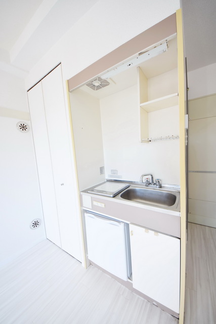 キッチン　～収納棚付きです～