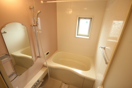 バス・シャワールーム　※別部屋の写真です