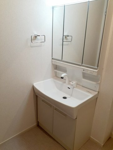 洗面設備　写真は別の部屋のものです。