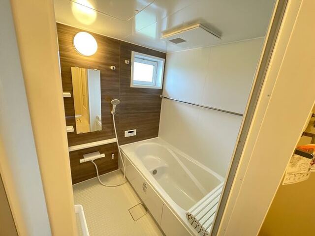 バス・シャワールーム　浴室換気乾燥機付き一坪タイプの浴槽です。
