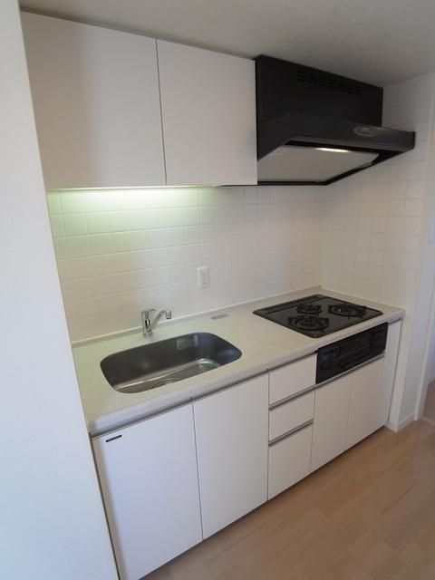 キッチン　★３口ガスコンロにグリル付★