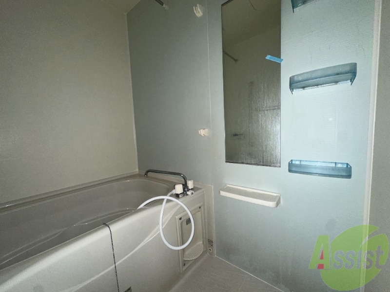 バス・シャワールーム　追い焚き機能、浴室乾燥が付いている浴室です。