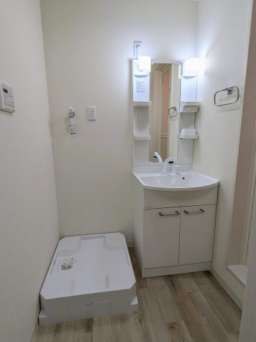 洗面設備　洗面化粧台と洗濯機置き場