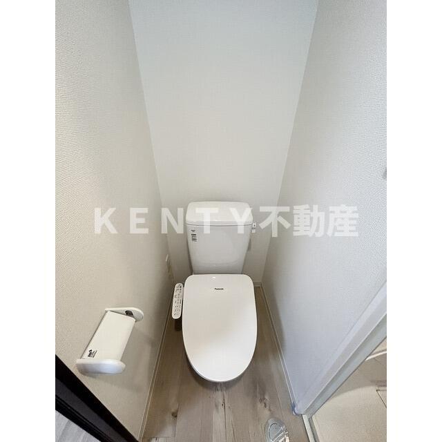 トイレ　落ち着いた色調のトイレです