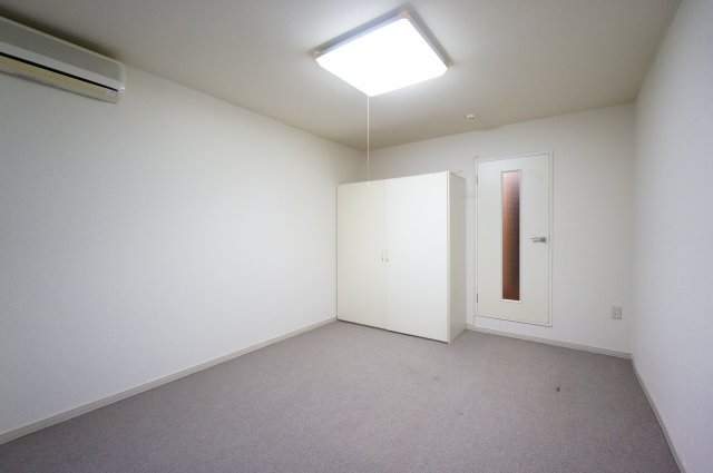 居室・リビング　※同物件・同タイプの写真です。(※写真は中部屋です。)