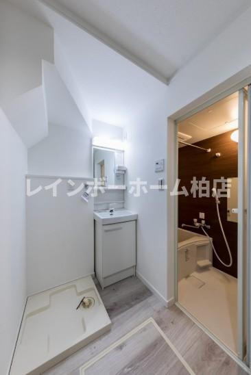 洗面設備　コンパクトで使いやすい洗面所